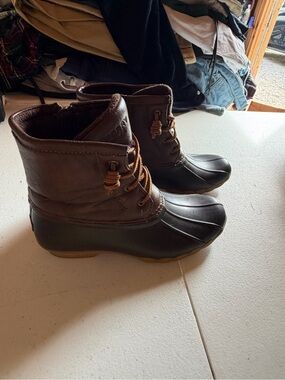 Sperry Girls Brown Waterproof Duck Boots - Classic Lace-Up Winter Boot